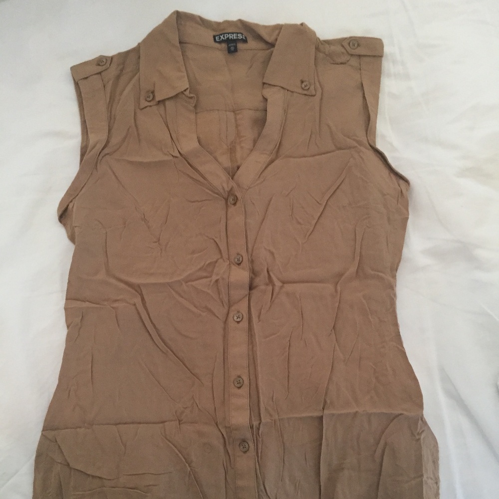 Express Sleeveless Button-Front Utility Blouse in Tan